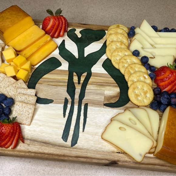 Mandalorian Mythosaur Charcuterie Cutting Board - Picture 2 of 9